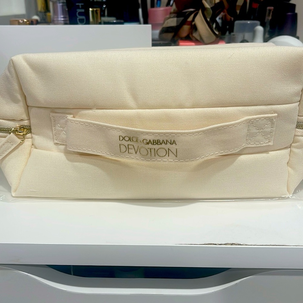 New in packaging Dolce & Gabbana perfume beauty bag.